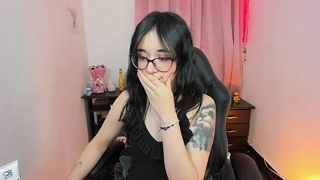 Snapshot of indra_cam chatting on January 31, 2025, 10:20 am indra cam online show from January 31, 2025, 10:20 am