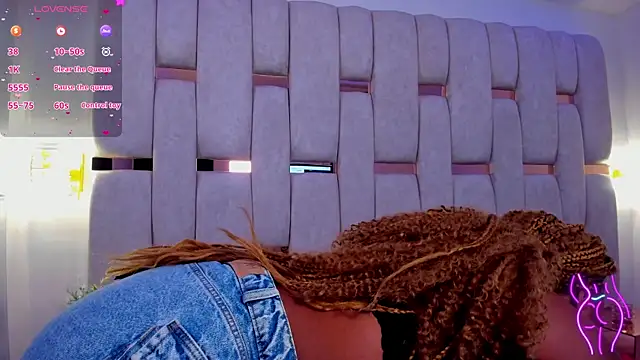 mia schwarz online show from February 1, 2025, 1:41 pm