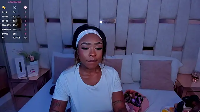 mia schwarz online show from September 29, 2025, 12:21 pm