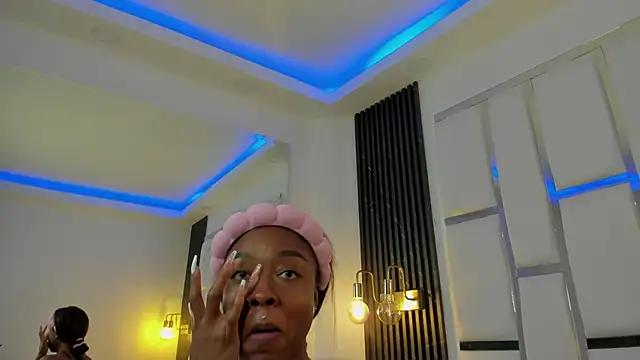 mia schwarz online show from October 9, 2025, 9:46 pm