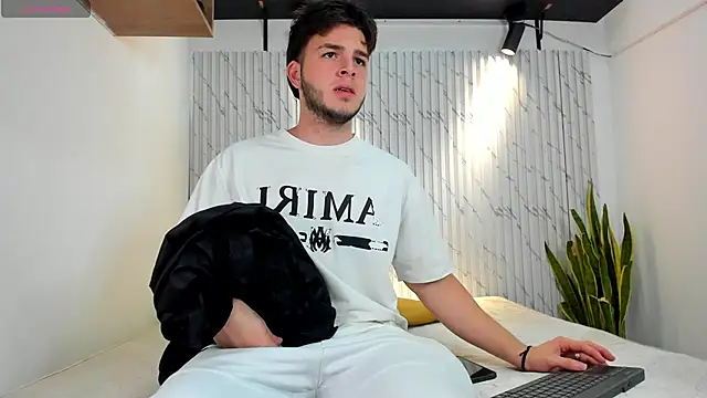 danielclarton1 online show from December 19, 2024, 2:57 pm