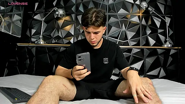 danielclarton1 online show from January 21, 2025, 2:37 pm