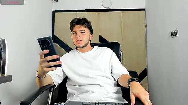 danielclarton1 online show from January 28, 2025, 10:34 pm