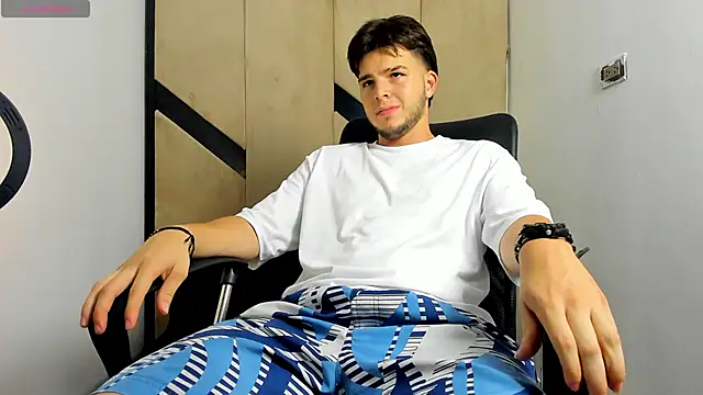 danielclarton1 online show from January 29, 2025, 4:47 am