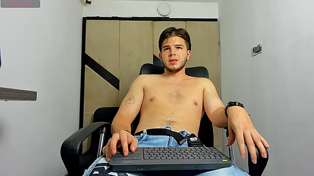 danielclarton1 online show from February 3, 2025, 4:04 am