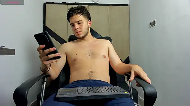 danielclarton1 online show from February 3, 2025, 10:14 am