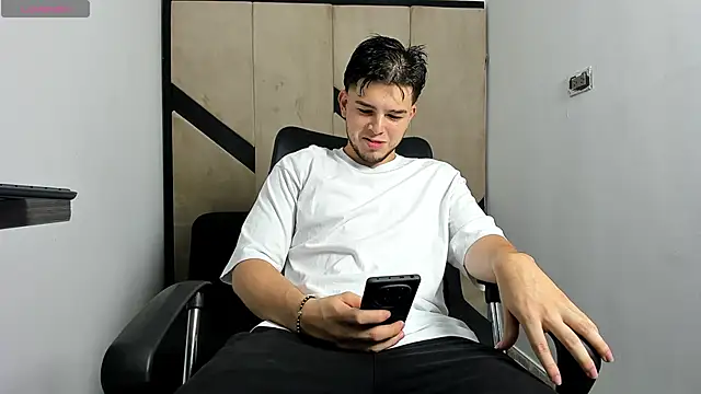 danielclarton1 online show from February 4, 2025, 5:31 am