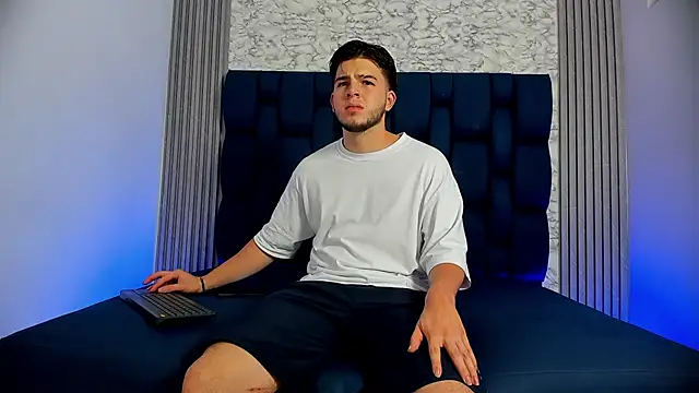 danielclarton1 online show from February 13, 2025, 4:17 pm