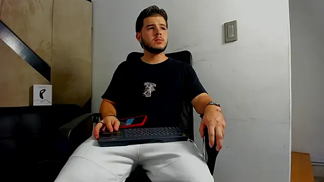 danielclarton1 online show from September 12, 2025, 3:28 am