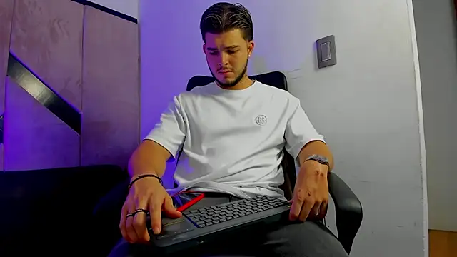 danielclarton1 online show from September 13, 2025, 12:21 am