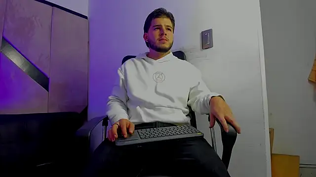 danielclarton1 online show from October 21, 2025, 5:41 am