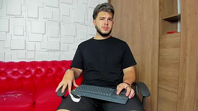 danielclarton1 online show from November 6, 2025, 9:05 pm