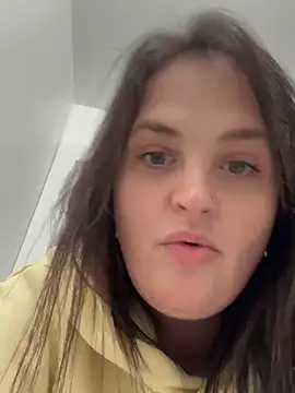 Quinnrose0420 online show from January 1, 2025, 11:40 pm