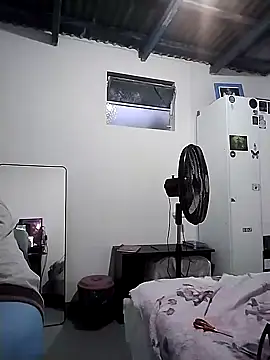 Snapshot of Xtrem3HARDxxx chatting on January 2, 2025, 11:27 pm Xtrem3HARDxxx online show from January 2, 2025, 11:27 pm