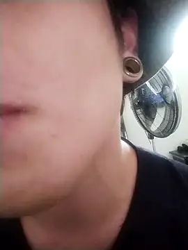 Snapshot of Xtrem3HARDxxx chatting on January 3, 2025, 4:27 pm Xtrem3HARDxxx online show from January 3, 2025, 4:27 pm