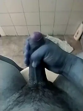 Snapshot of Xtrem3HARDxxx chatting on January 18, 2025, 11:33 pm Xtrem3HARDxxx online show from January 18, 2025, 11:33 pm