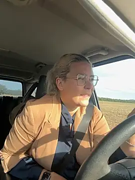 EmyLana online show from October 9, 2025, 8:01 am