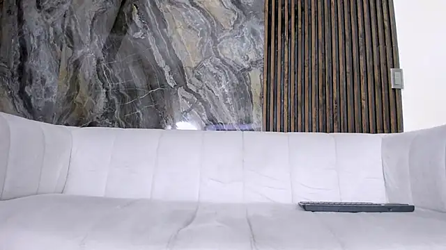 hot day online show from February 8, 2025, 1:43 am