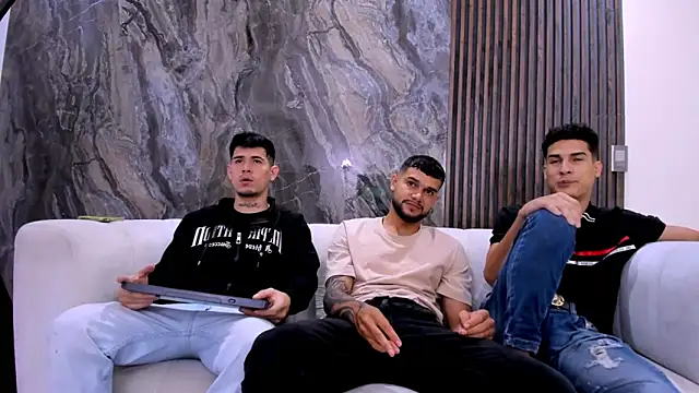 hot day online show from March 18, 2025, 1:53 am