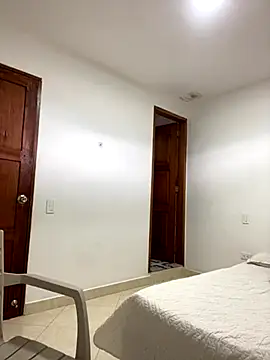 Im Amelia online show from October 8, 2025, 4:04 pm