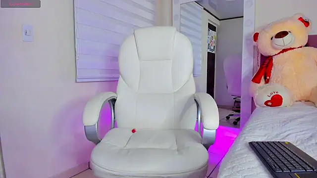 isaa 19 online show from November 27, 2025, 9:33 am