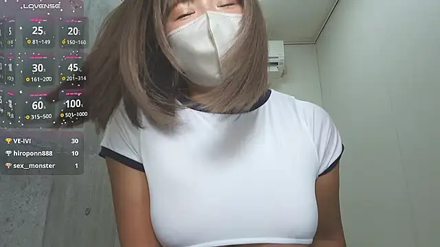 sara  xx  love online show from October 19, 2025, 1:34 pm