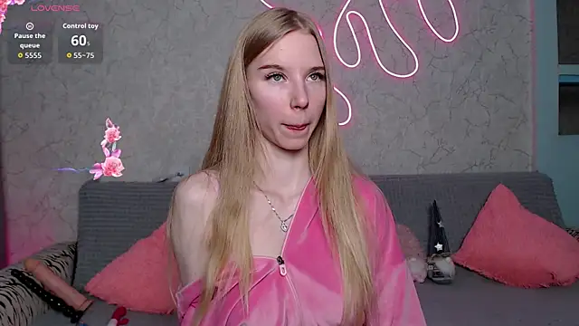 Cutieblondegirl online show from February 20, 2026, 6:41 pm