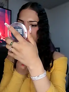 Lanna hott  online show from September 20, 2025, 8:21 pm