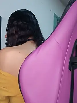 Lanna hott  online show from May 21, 2026, 7:32 pm