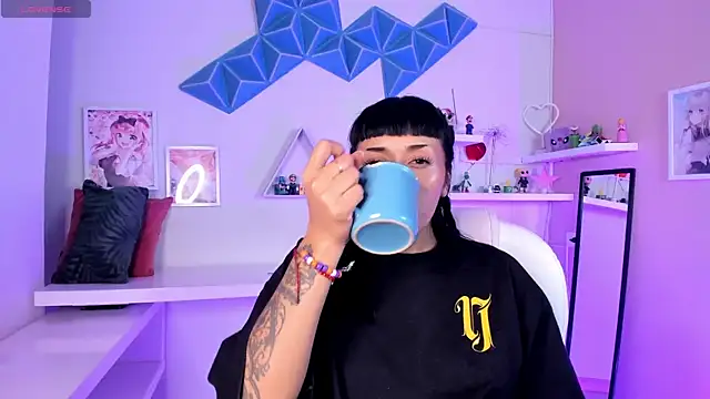 Valkiria ponce online show from April 13, 2026, 5:57 am