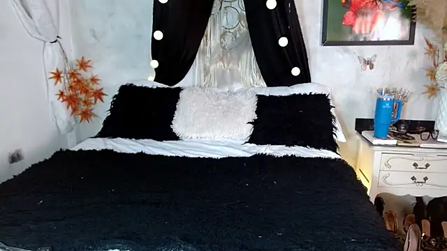 Kyara Queen online show from October 4, 2025, 7:01 pm