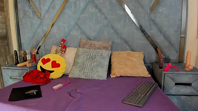 Snapshot of Aura_love69 chatting on February 14, 2026, 6:21 am Aura love69 online show from February 14, 2026, 6:21 am