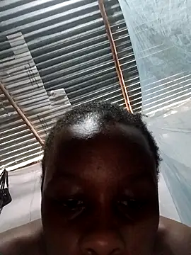 petitebaby001 online show from February 18, 2026, 6:42 am