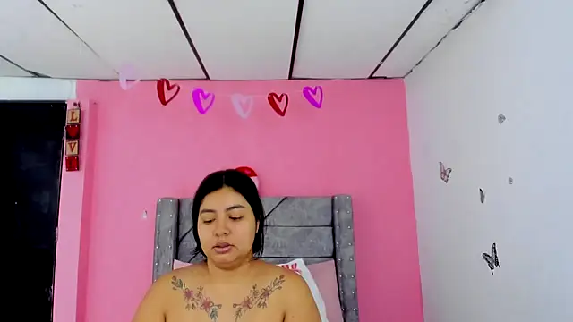 Snapshot of LaylaHolmes chatting on April 20, 2026, 11:35 am LaylaHolmes online show from April 20, 2026, 11:35 am