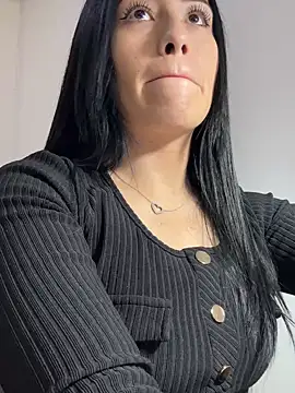 Sara luna  online show from February 27, 2025, 3:15 pm