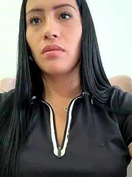 Sara luna  online show from November 1, 2025, 5:37 pm