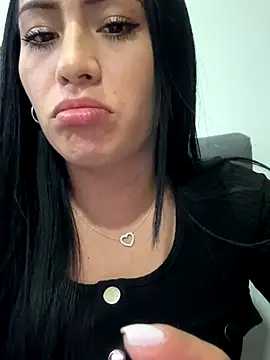 Sara luna  online show from January 7, 2026, 11:07 pm