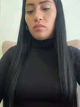 Sara luna  online show from February 8, 2026, 5:05 pm