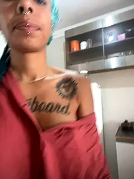 sammoura01 online show from November 8, 2025, 11:43 am