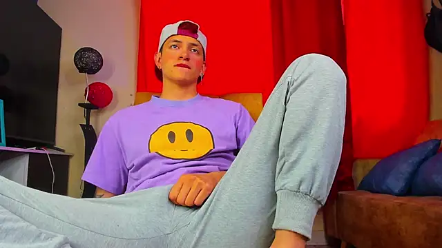 Snapshot of GabyThoms chatting on October 9, 2025, 8:40 pm GabyThoms online show from October 9, 2025, 8:40 pm