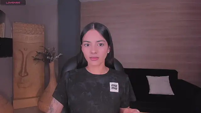 HannahJamesX online show from January 3, 2025, 6:46 pm