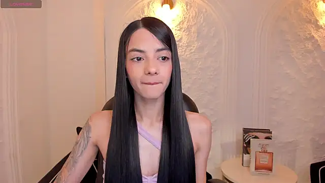 HannahJamesX online show from November 2, 2025, 5:04 pm