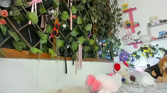 Snapshot of LunaDeCristall chatting on December 9, 2024, 1:40 am LunaDeCristall online show from December 9, 2024, 1:40 am