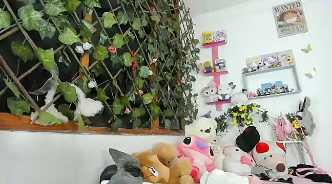 Snapshot of LunaDeCristall chatting on January 28, 2025, 5:43 am LunaDeCristall online show from January 28, 2025, 5:43 am