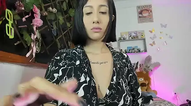 Snapshot of LunaDeCristall chatting on February 22, 2025, 11:02 am LunaDeCristall online show from February 22, 2025, 11:02 am