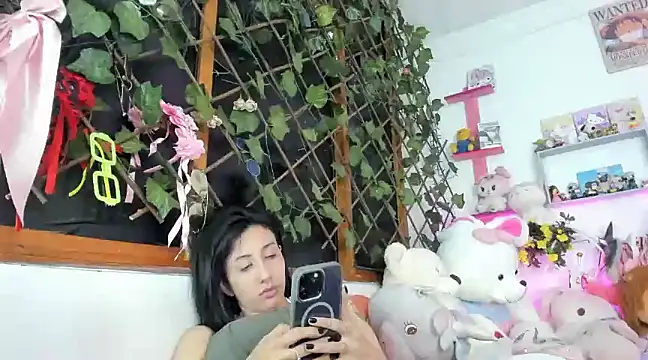 Snapshot of LunaDeCristall chatting on February 22, 2025, 10:52 pm LunaDeCristall online show from February 22, 2025, 10:52 pm