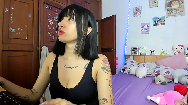 Snapshot of LunaDeCristall chatting on September 10, 2025, 9:53 am LunaDeCristall online show from September 10, 2025, 9:53 am