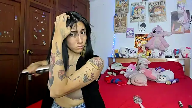 Snapshot of LunaDeCristall chatting on October 18, 2025, 8:04 am LunaDeCristall online show from October 18, 2025, 8:04 am