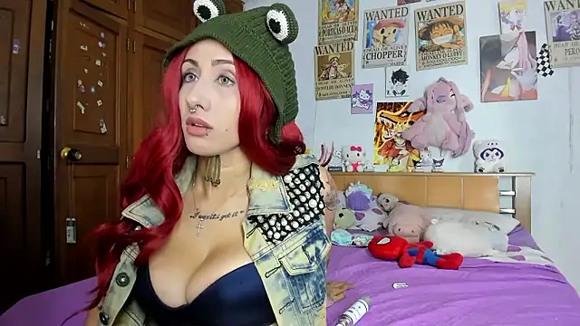 Snapshot of LunaDeCristall chatting on November 5, 2025, 4:12 am LunaDeCristall online show from November 5, 2025, 4:12 am