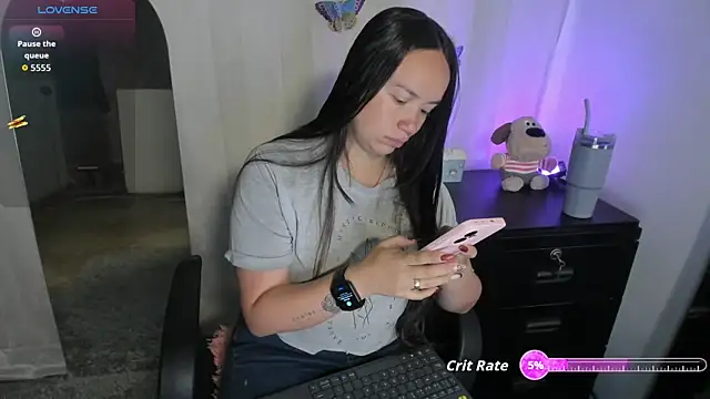 Snapshot of milysauria1 chatting on May 17, 2026, 12:23 pm milysauria1 online show from May 17, 2026, 12:23 pm